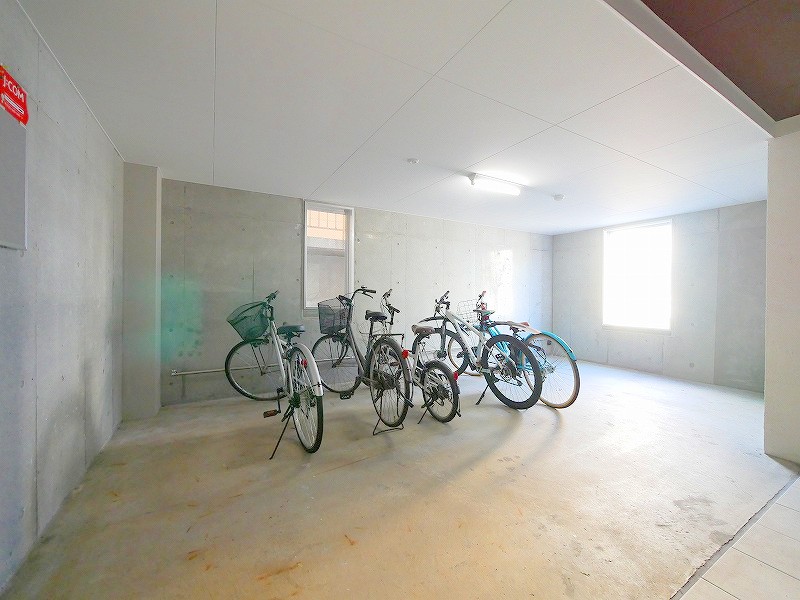 その他設備　屋内駐輪場なので大切な自転車でも大丈夫♪