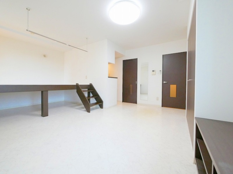 居室・リビング　白を基調としたシンプルなリビングです♪