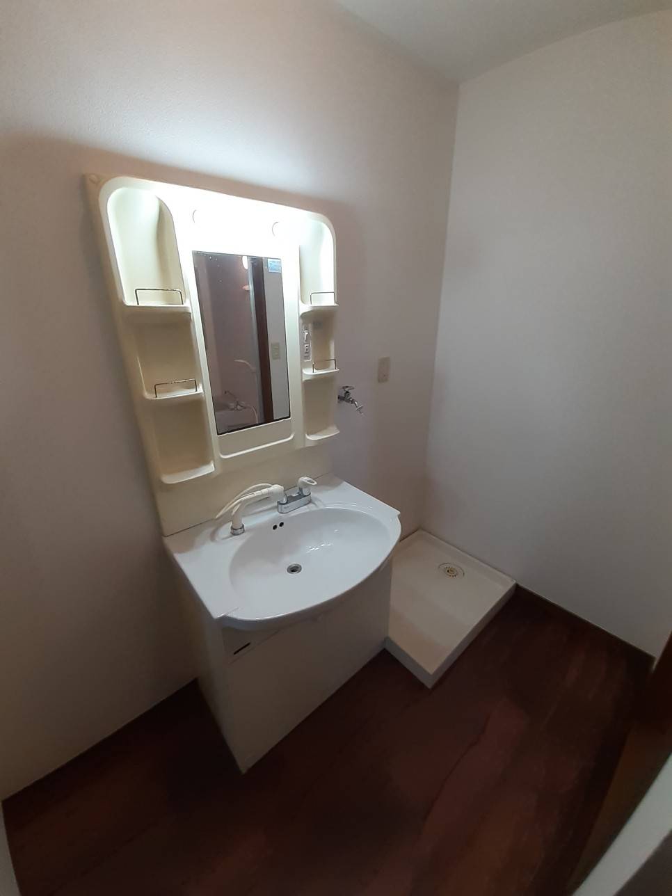 洗面設備　他階の写真になります。