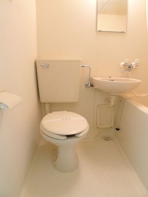 トイレ　3点ユニットバス