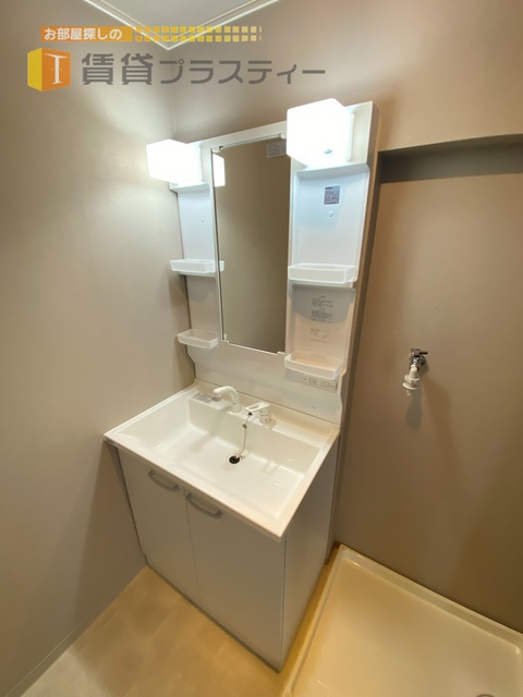 洗面設備　使い勝手の良い独立洗面台です。