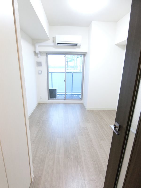 居室・リビング　白を用いた落ち着いた居室