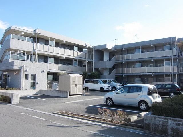 建物外観　♪重厚感ある建物ですね♪