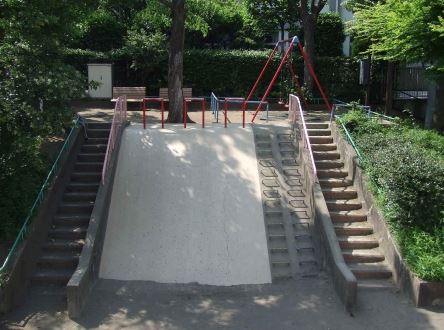 公園　余丁東児童遊園（公園）まで110m