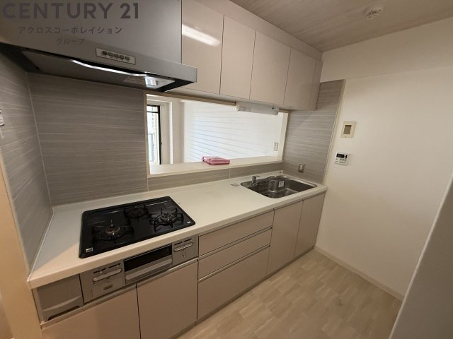 キッチン　3口ガスコンロ付で機能的なキッチンです！