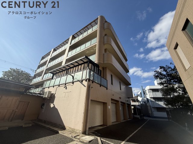 建物外観　オートロックで外部の人間が簡単に出入りできないため安心です。