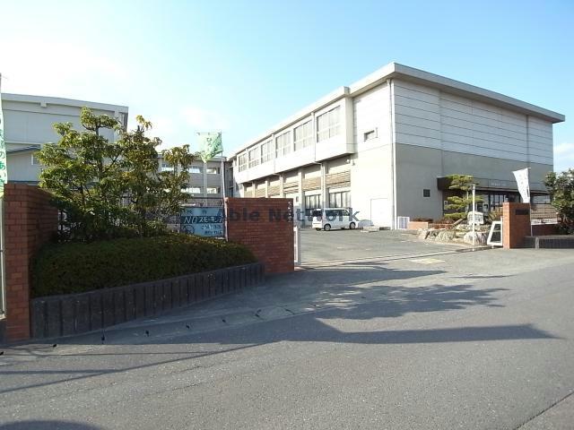 小学校　岐阜市立且格小学校（小学校）まで795m