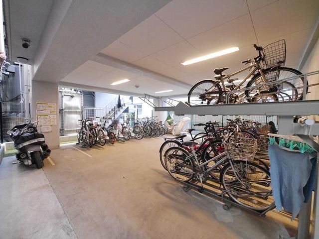 駐車場　★屋根付き駐輪場★