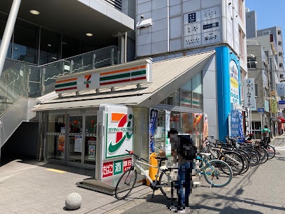 コンビニ　セブン－イレブン大阪西九条駅前店（コンビニ）まで435m