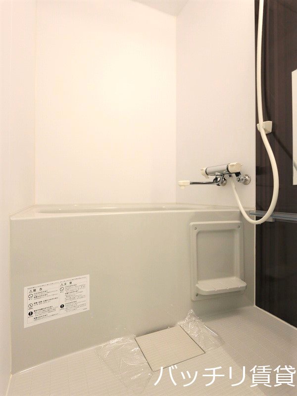 バス・シャワールーム　同型タイプの為、現状を優先いたします