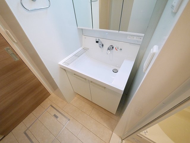 洗面設備　独立洗面台で身支度をすべて済ませてしまいましょう