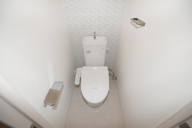 トイレ　落ち着いた色調のトイレです