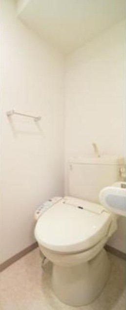 トイレ　※写真は同タイプ住戸です。