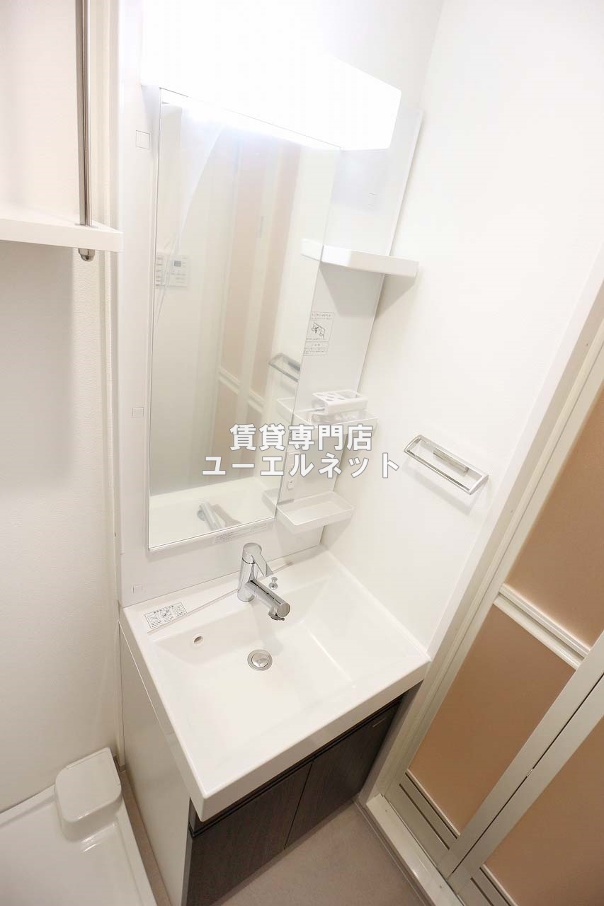 洗面設備　清潔感ある独立洗面台で毎日気持ちよく♪