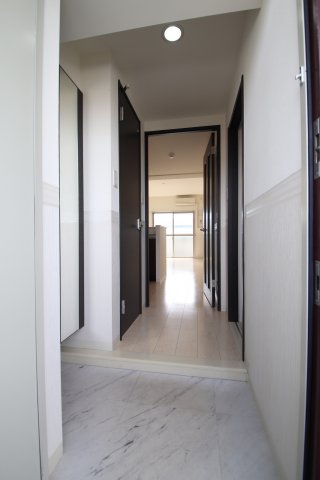 玄関　※同シリーズの別物件の写真です