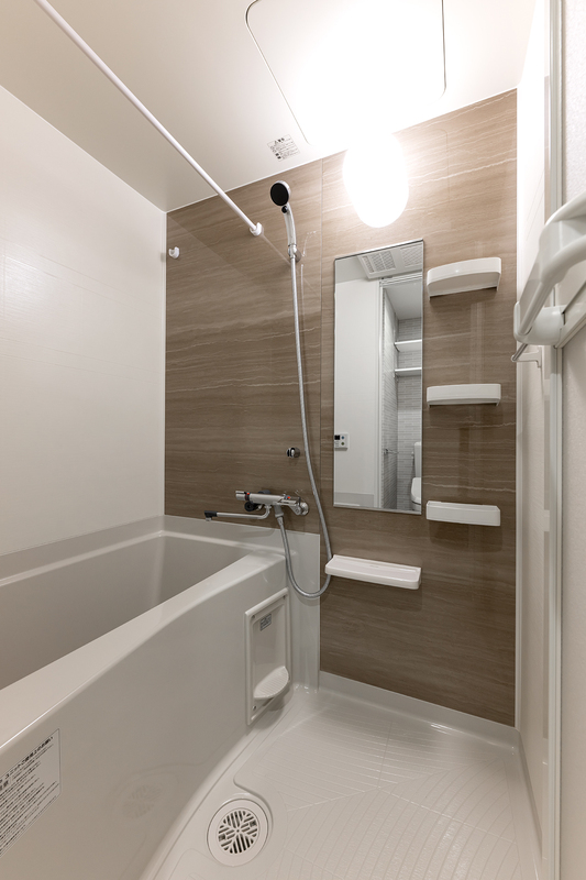 バス・シャワールーム　浴室乾燥機付バスルーム　※写真は同間取り、別部屋