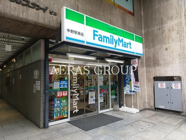 コンビニ　ファミリーマート 中野駅南店（コンビニ）まで302m