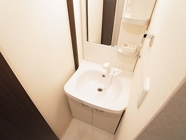 洗面設備　ゆったりとスペースのある洗面所