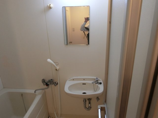 洗面設備　他のお部屋の参考写真となります。