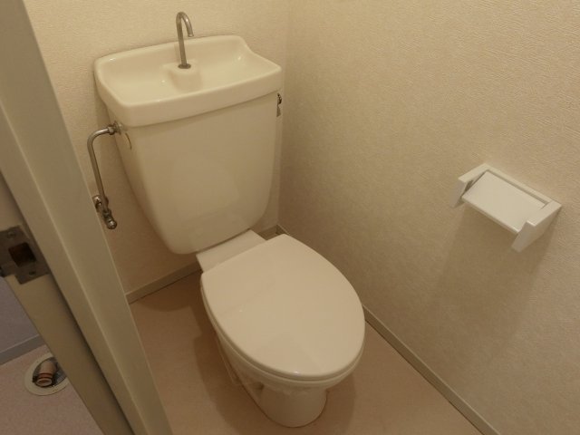 トイレ　他のお部屋の参考写真となります。