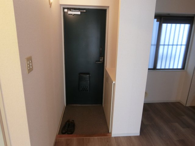 玄関　他のお部屋の参考写真となります。