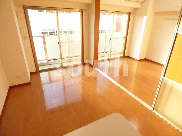 居室・リビング　日当たり良好明るいお部屋で気分もあがりますね♪