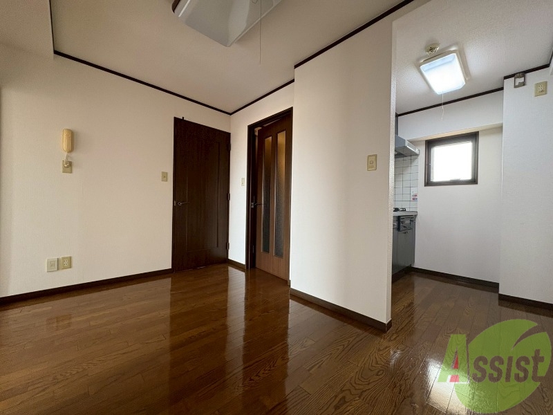 居室・リビング　こちらは６帖のダイニングになります。丁度いい広さですね。