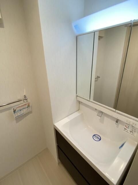 洗面設備　スペースが確保できる洗面所です