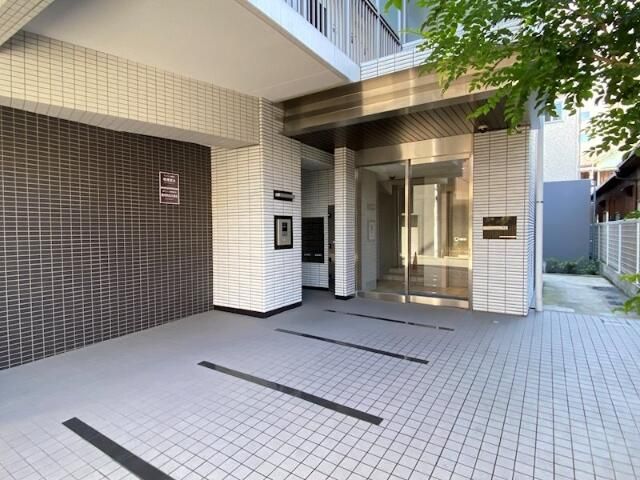 エントランス　清潔なエントランスです