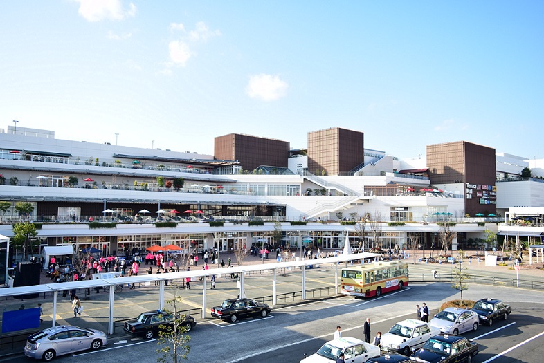 ショッピングセンター　Terrace Mall(テラスモール)湘南（ショッピングセンター）まで1012m