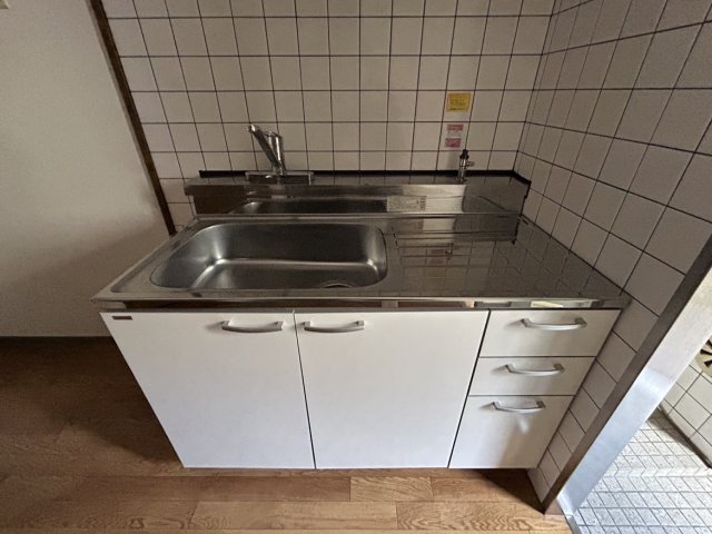 キッチン　同物件別号室の写真です。