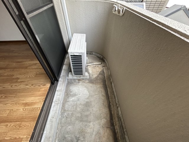 バルコニー　同物件別号室の写真です。