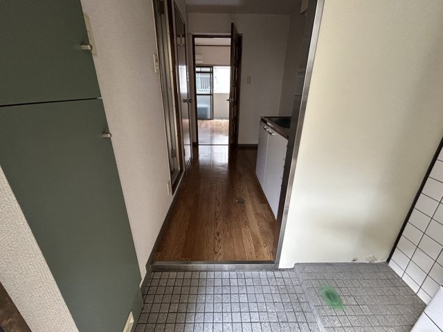 玄関　同物件別号室の写真です。