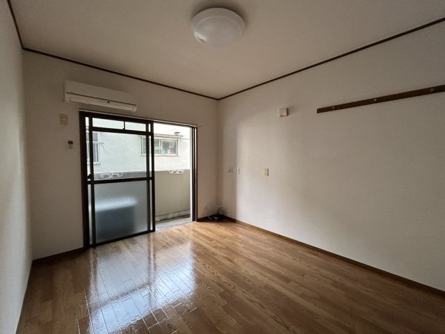 居室・リビング　同物件別号室の写真です。