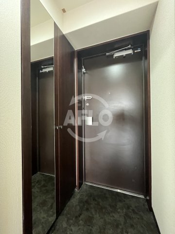 玄関　アーバンフラッツ西中島　玄関