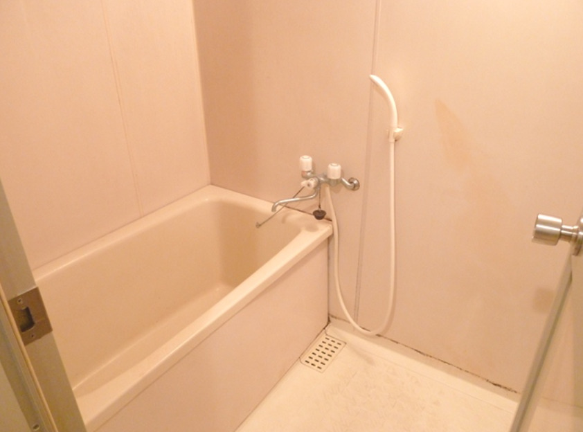 バス・シャワールーム　お風呂で日々の疲れを落としましょう