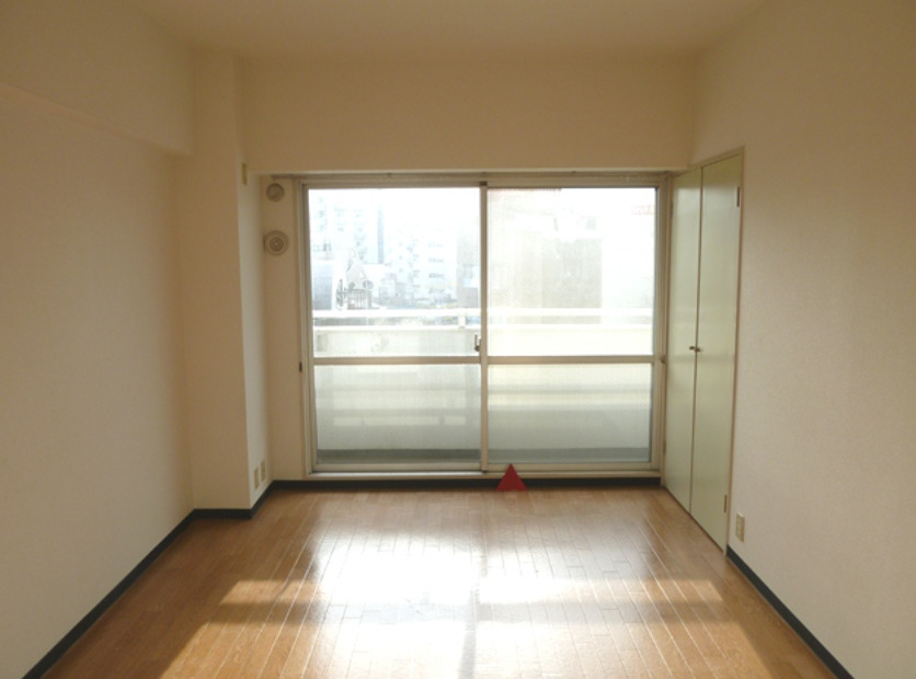 その他部屋・スペース　落ち着いた色調の寝室です