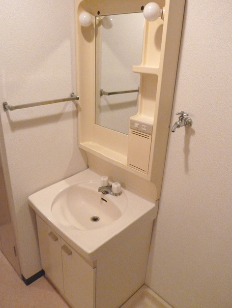 洗面設備　朝の身支度には欠かせない独立洗面化粧台