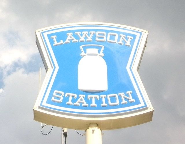 コンビニ　ローソン西浦和駅南店（コンビニ）まで628m