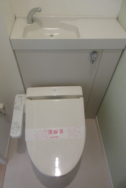 トイレ　温水洗浄便座※同タイプ参考写真