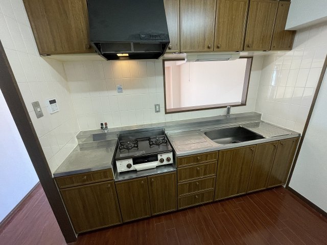 キッチン　コンパクトなキッチンで掃除もラクラク