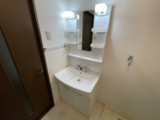 洗面設備　スペースが確保できる洗面所です