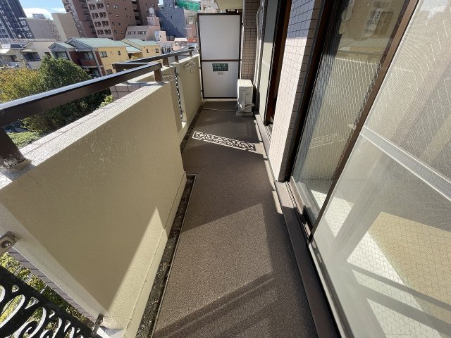 バルコニー　開放的で明るい空間を演出してくれるバルコニーです