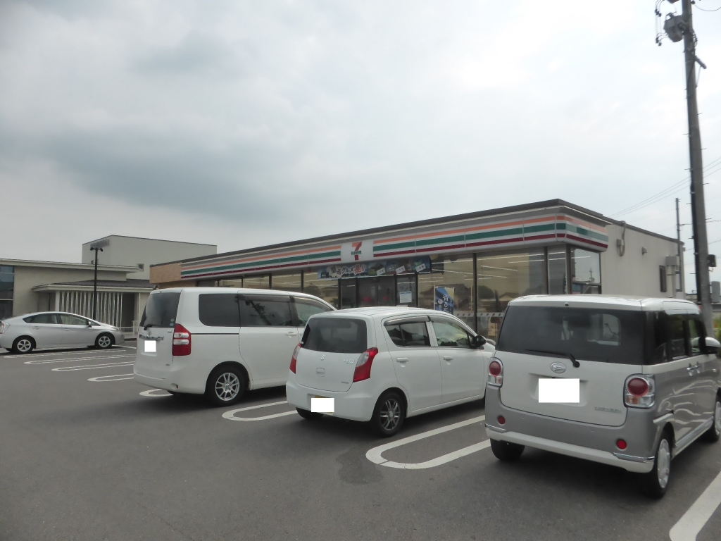 コンビニ　セブンイレブン 碧南緑町2丁目店（コンビニ）まで300m