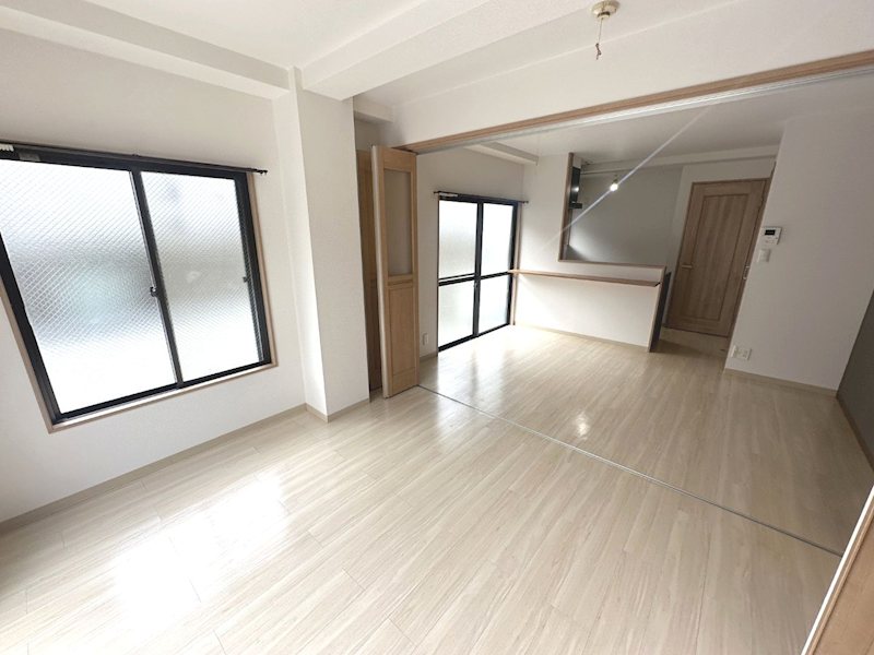 その他部屋・スペース　２面採光で明るい室内