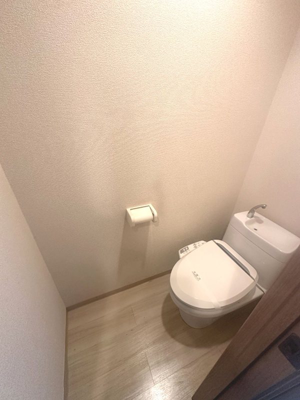 トイレ　温水洗浄便座付きトイレ