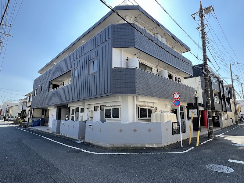 建物外観　西新井大師西駅徒歩１６分、周辺に買い物施設のそろう便利な住環