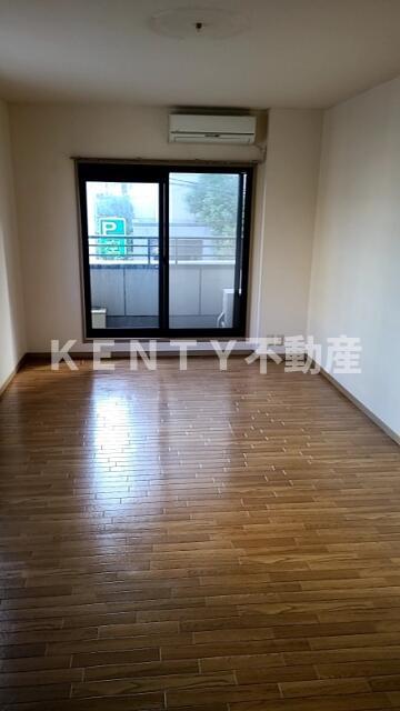 居室・リビング　こちらの居間で趣味の時間をお楽しみください