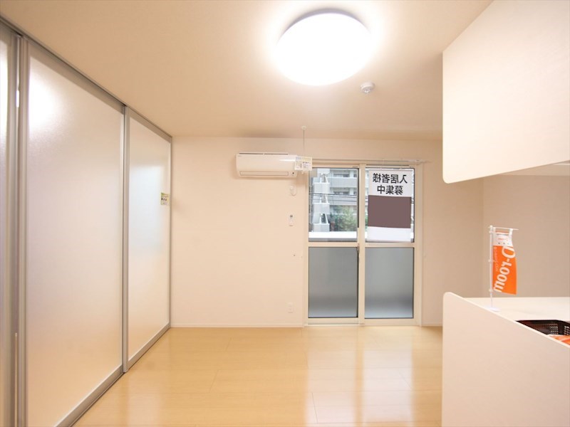 バルコニー　ＬＤＫ10.7帖　カウンターキッチン　エアコン付　バルコニー