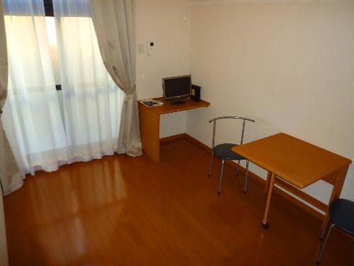 居室・リビング　1階居間　窓側